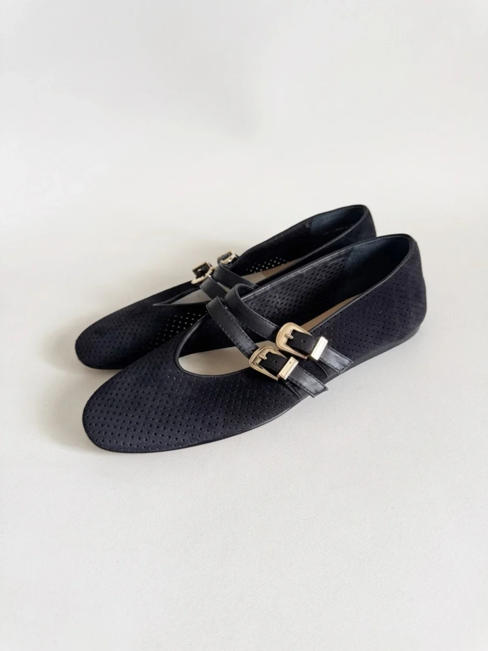 Dolce Vita Baylee Ballet Flat 9.5 Black Onyx Perforated Suede Classic Minimalist - Picture 2 of 10